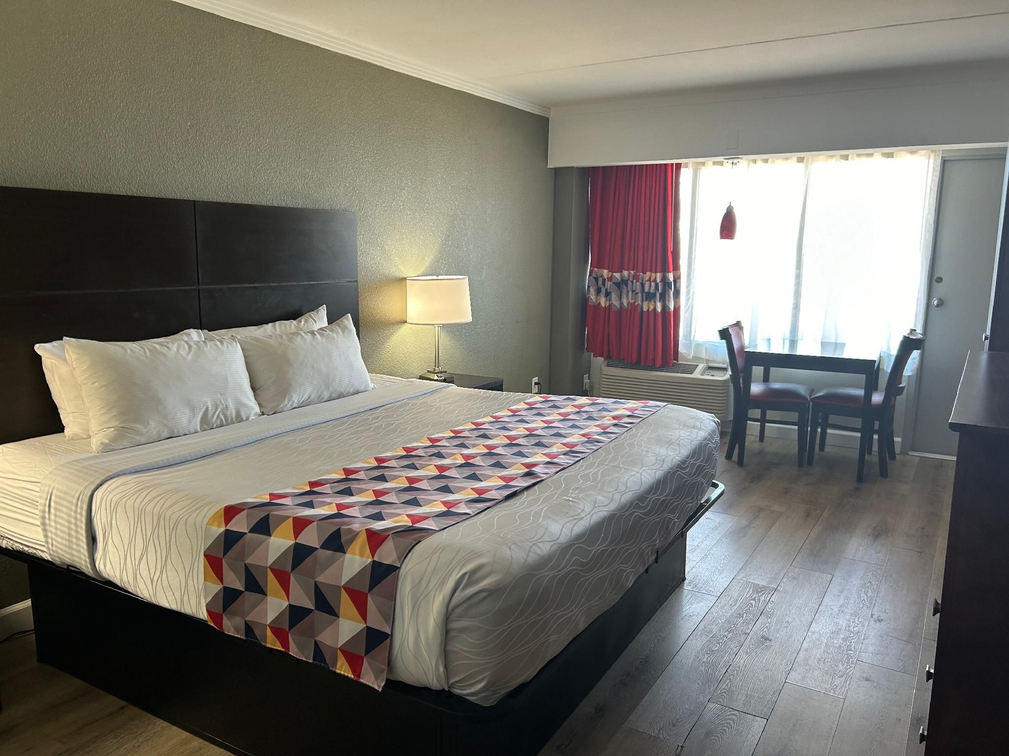 1 King Bed