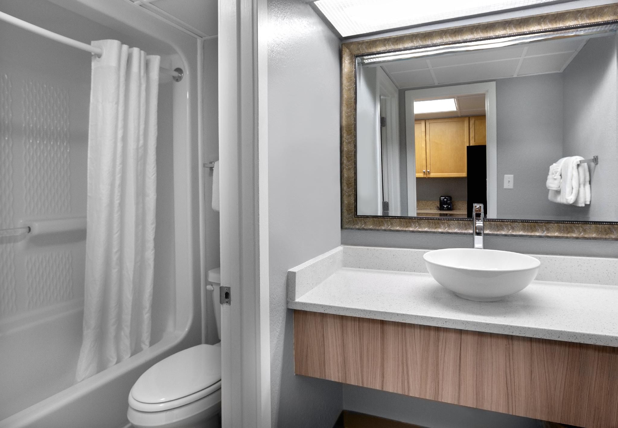 Oceanfront Queen Suite