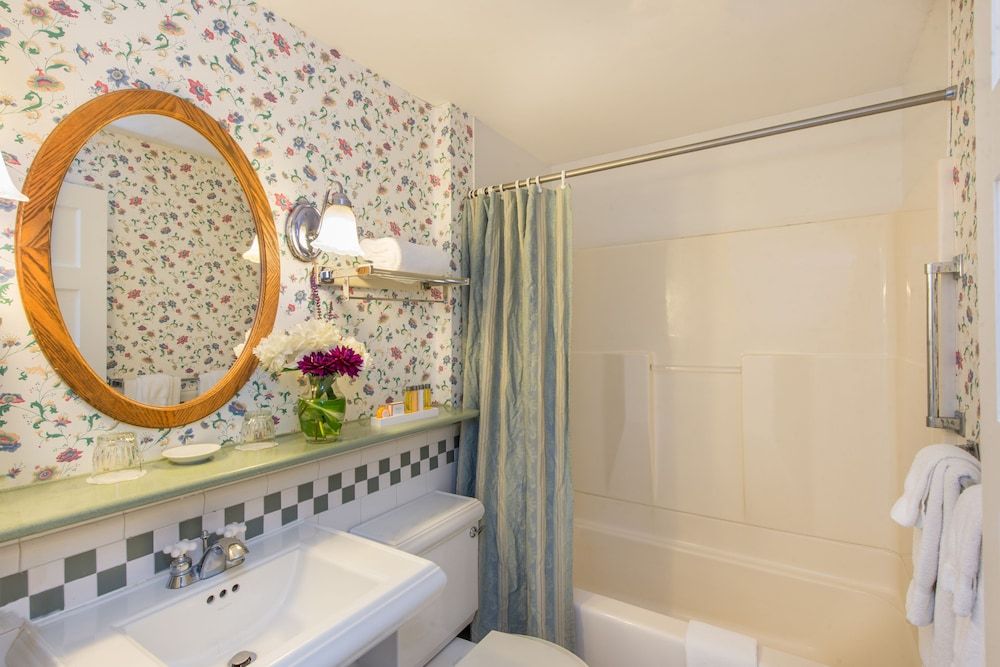 Eagle Mountain House & Golf Club Standard Room, 1 Queen Bed 5