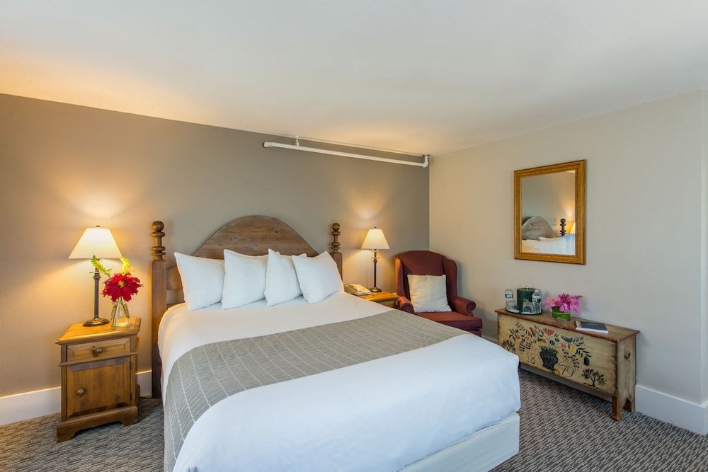 Eagle Mountain House & Golf Club Deluxe Room, 1 Queen Bed with Sofa bed, Mountain View 3