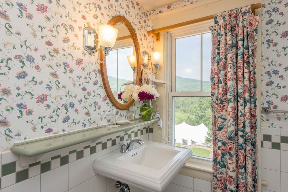 Eagle Mountain House & Golf Club Deluxe Room, 1 Queen Bed with Sofa bed 4