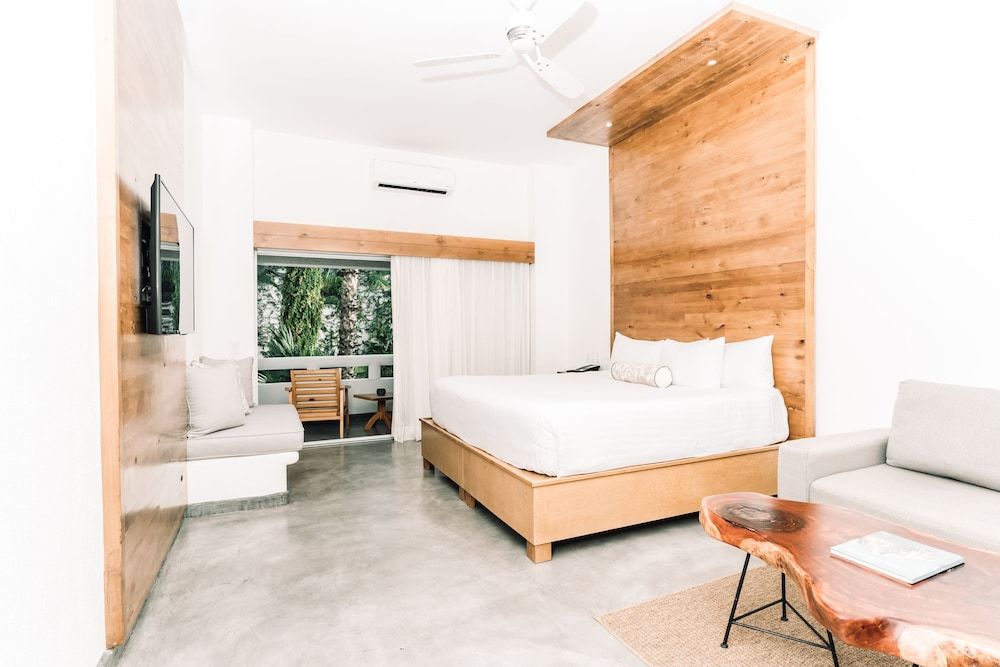 Standard Room, 1 Queen Bed