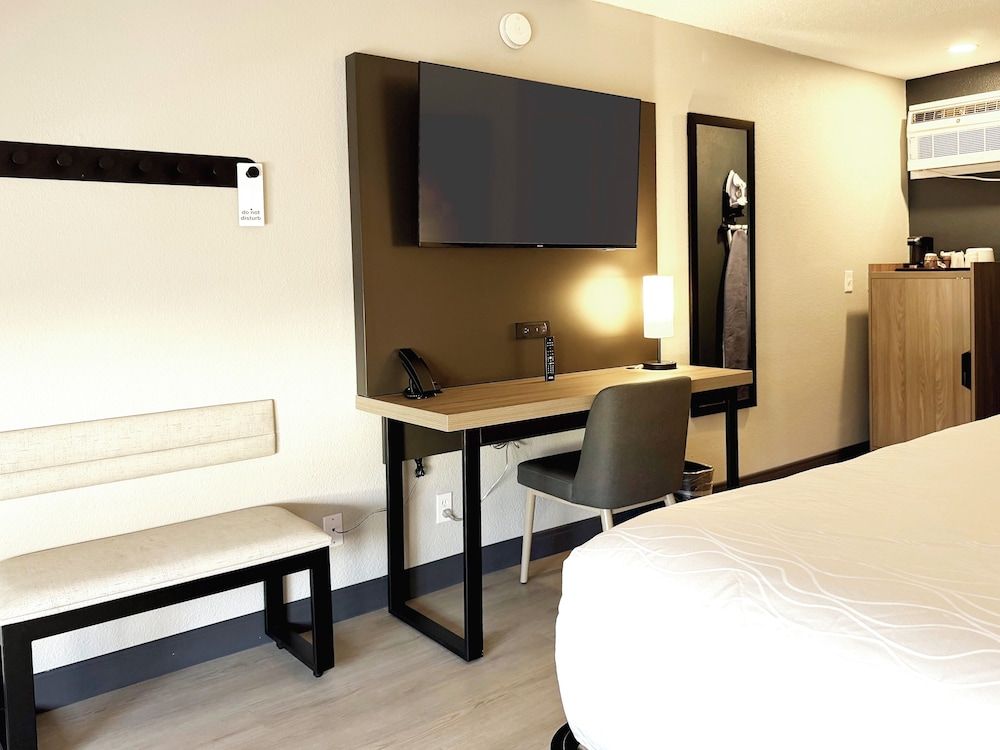 Thunderbird Lodge Deluxe Room, 2 Queen Beds, Pool View