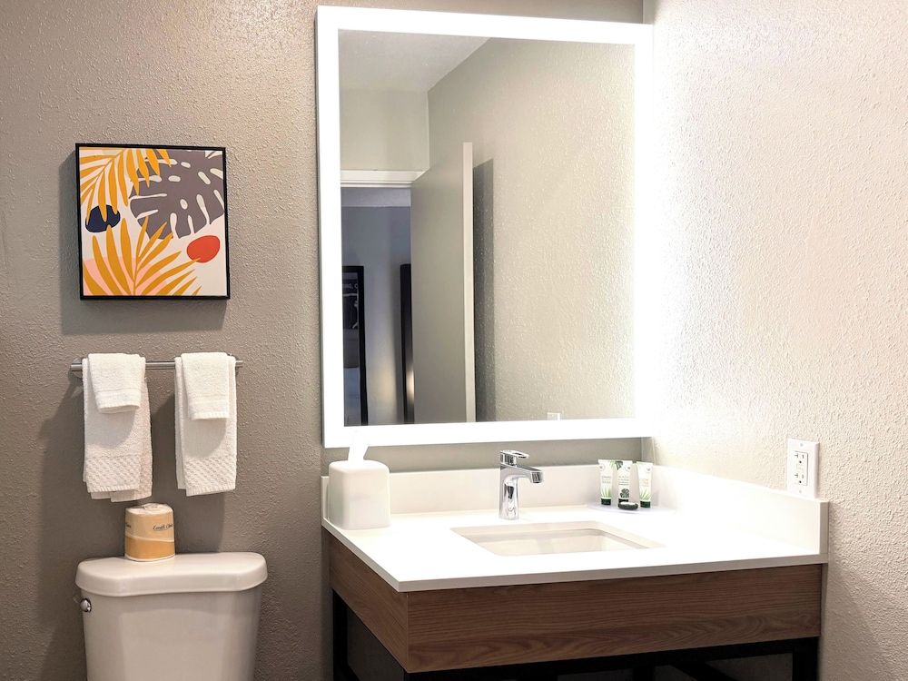 Thunderbird Lodge Deluxe Room, 2 Queen Beds, Pool View 5