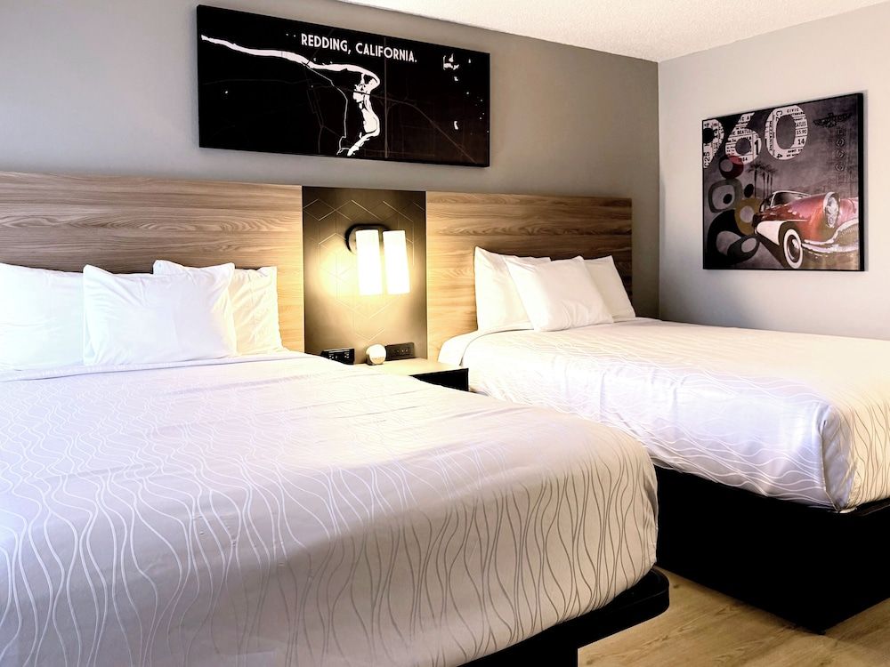 Thunderbird Lodge Deluxe Room, 2 Queen Beds, Pool View 2