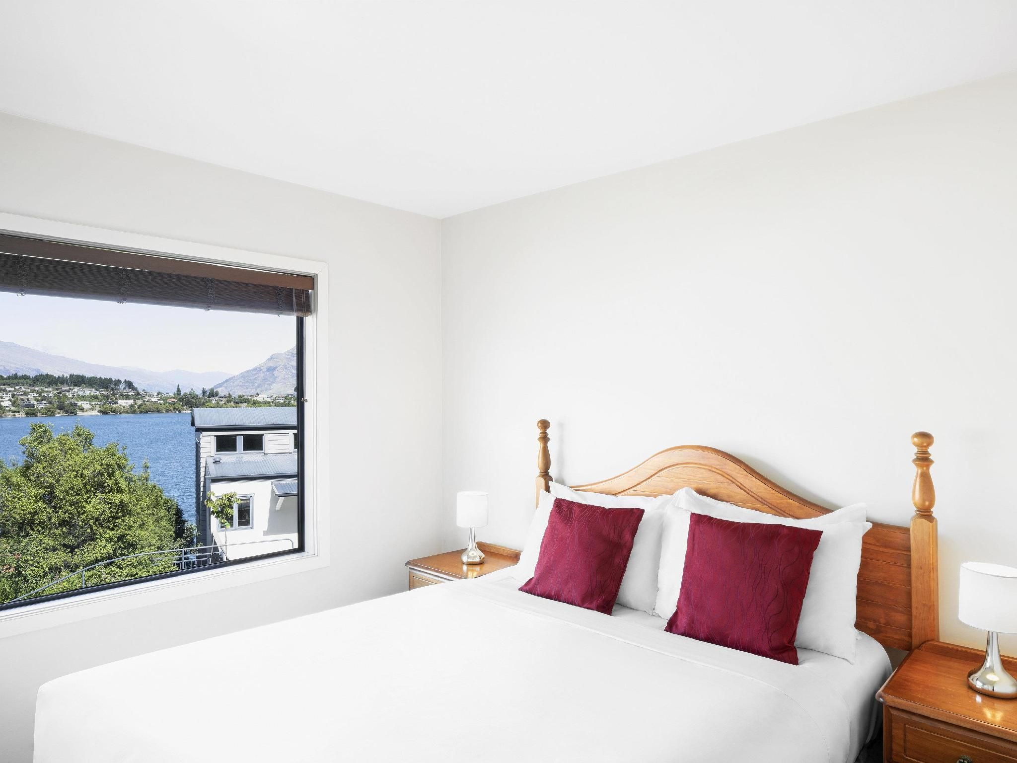 1 Bedroom Lakeview Suite