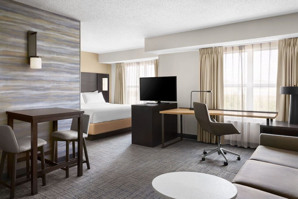 Studio Suite, 1 King Bed with Sofa bed (Mobility/Hearing Access, Transf Shwr)