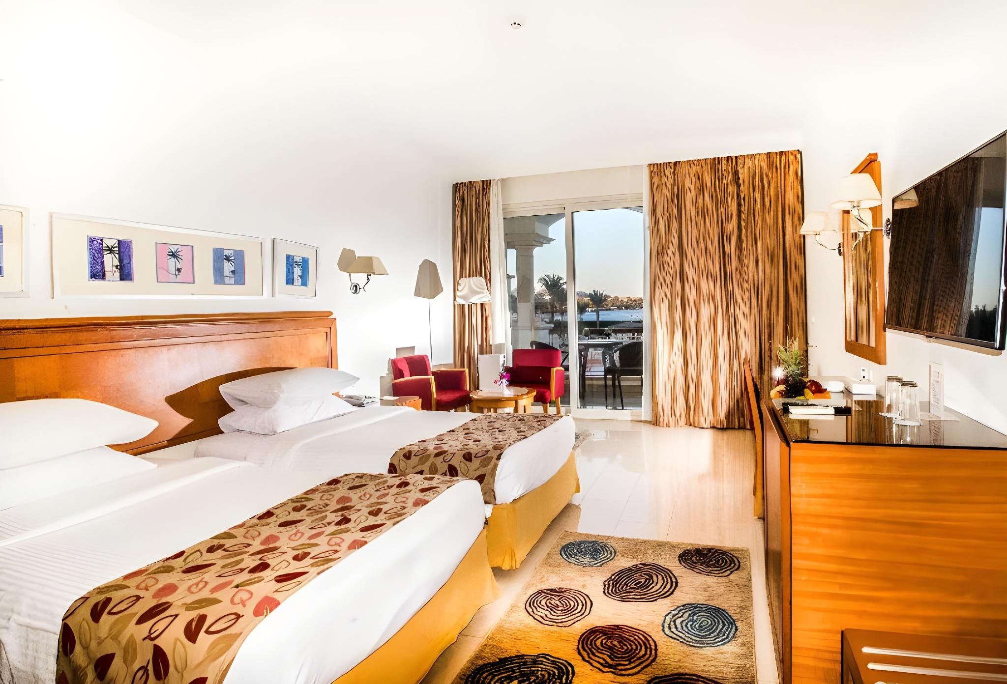 Marina Sharm Hotel Royal Club Room with Sea and Pool View