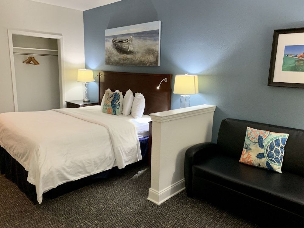 Hotel Pensacola Deluxe Room, 1 King Bed 7