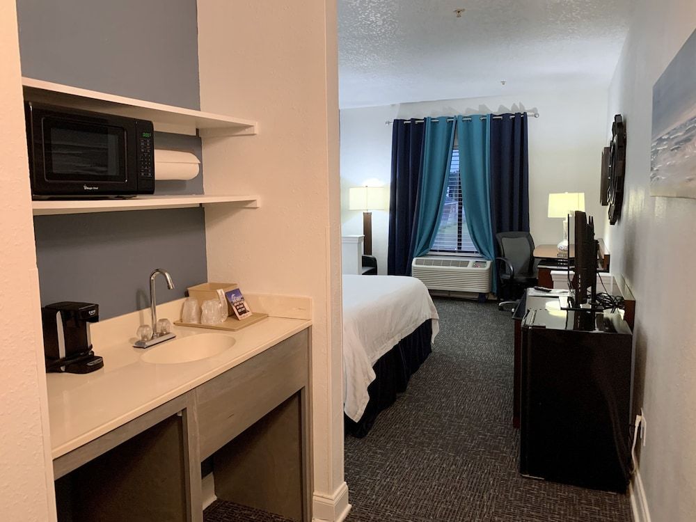 Hotel Pensacola Deluxe Room, 1 King Bed 14