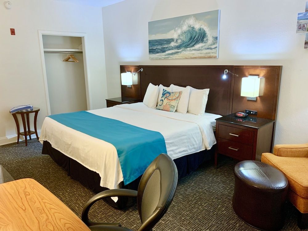 Hotel Pensacola Deluxe Room, 1 King Bed 6