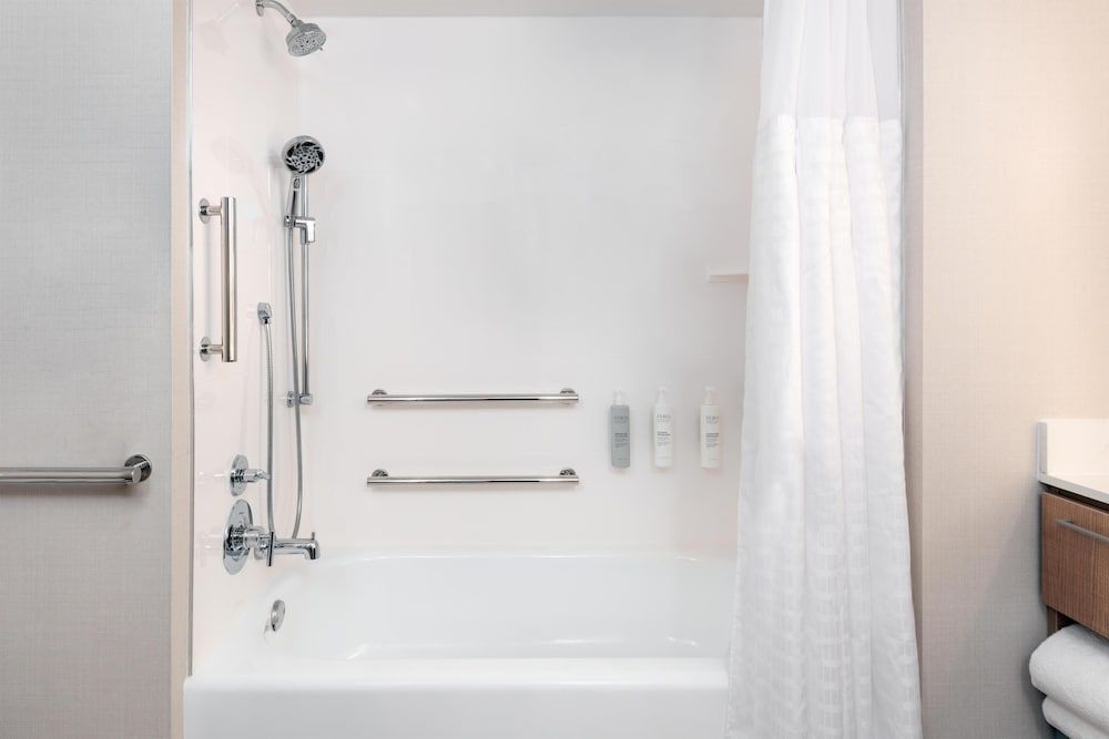 Homewood Suites By Hilton Orlando-Nearest Universal Studios Suite, 1 King Bed with Sofa bed, Accessible, Bathtub (Hearing) 3