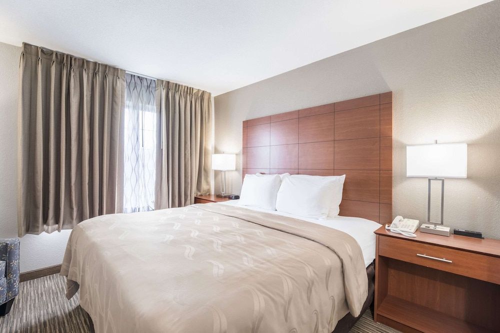 Suite, 1 King Bed with Sofa bed, Accessible, Non Smoking