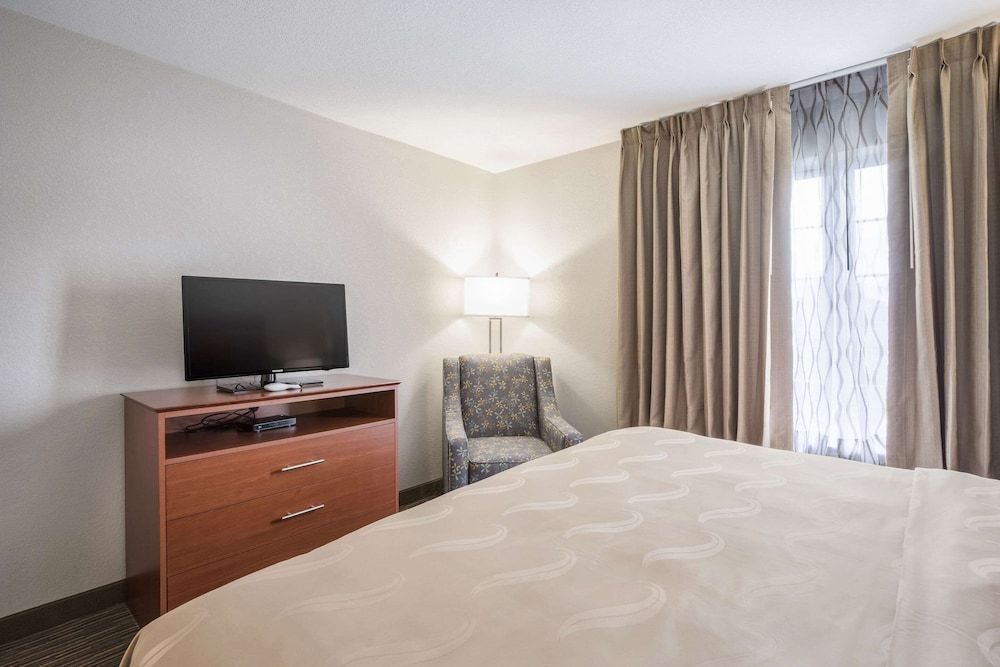 Suite, 1 King Bed with Sofa bed, Accessible, Non Smoking