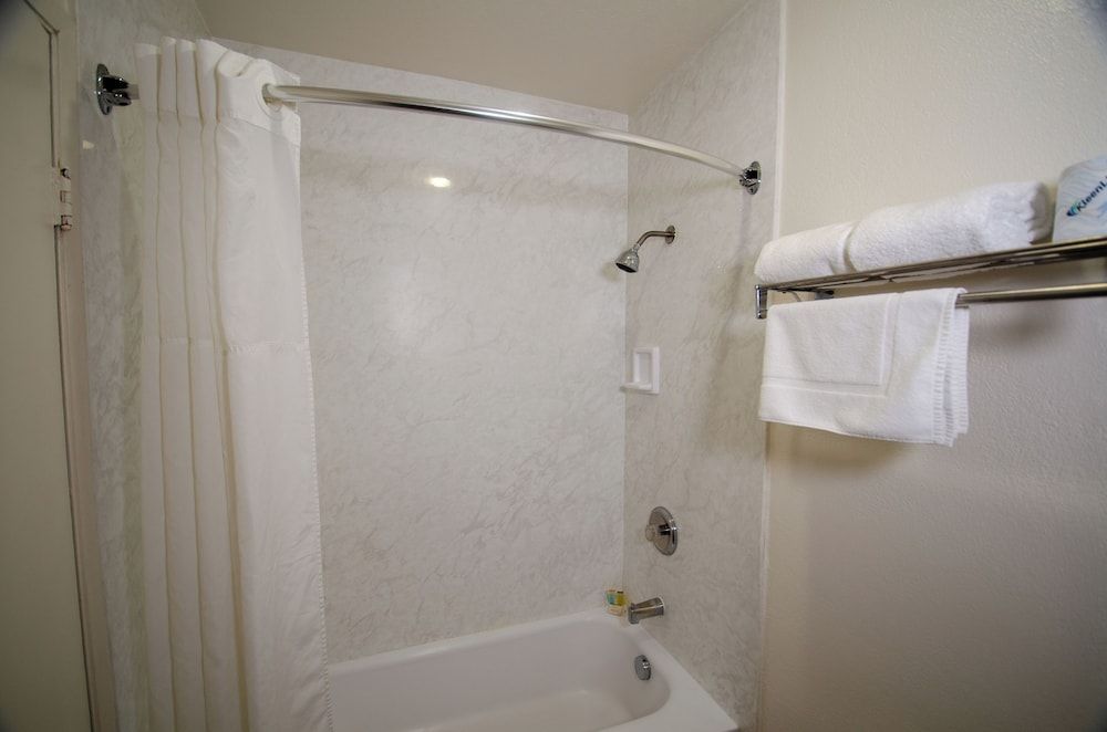 Super 8 by Wyndham Las Vegas North Strip/Fremont St. Area Room, 1 Queen Bed, Non Smoking 5