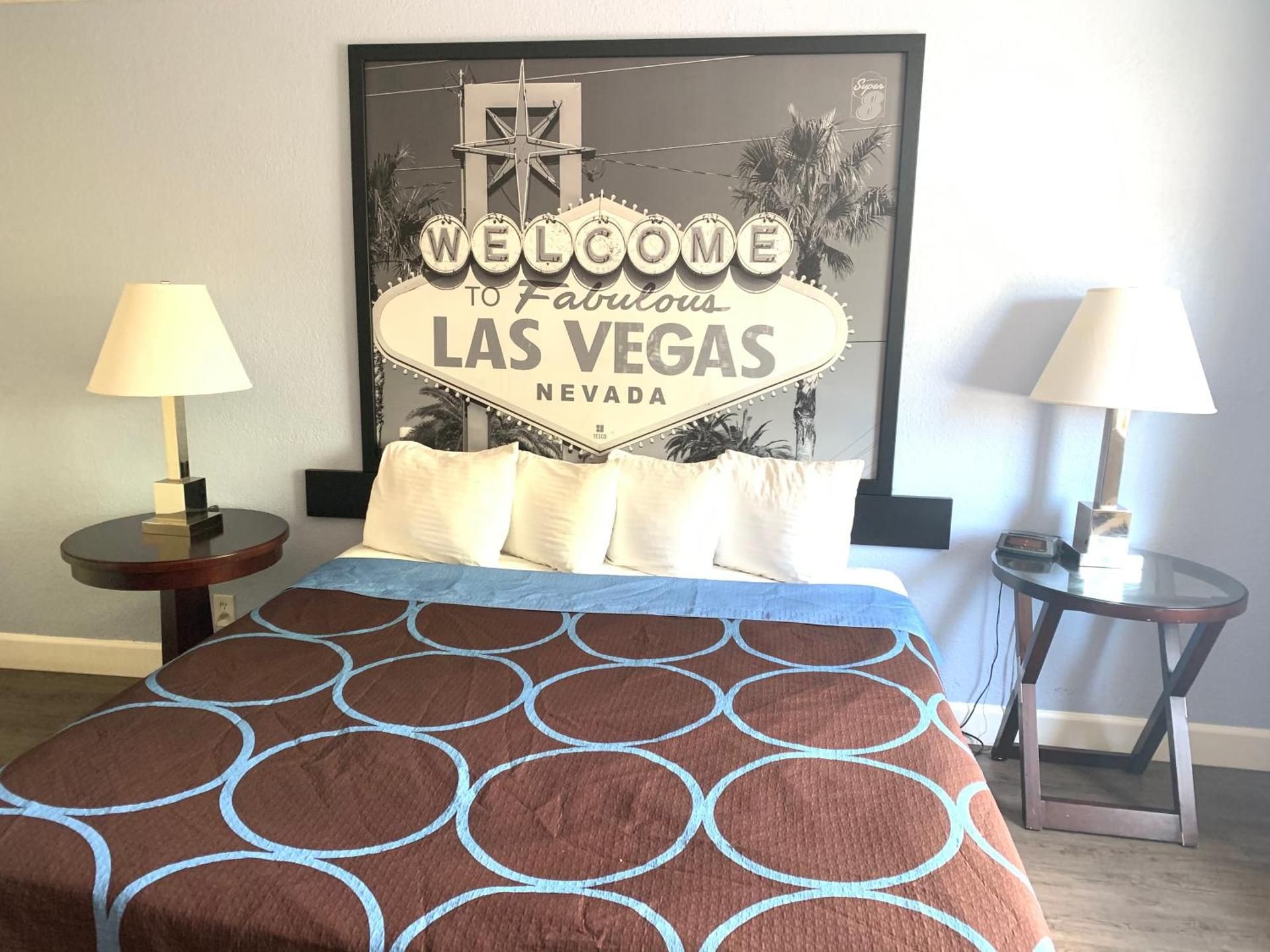 Queen Room with Roll-In Shower - Mobility Accessible/Non-Smoking