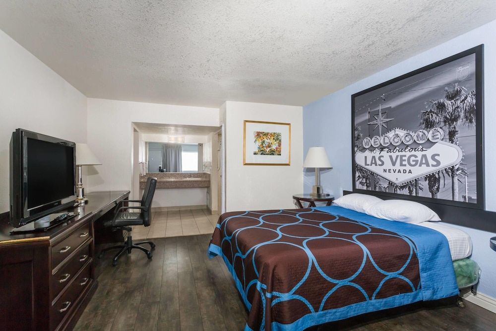 undefined Super 8 by Wyndham Las Vegas North Strip/Fremont St. Area 8