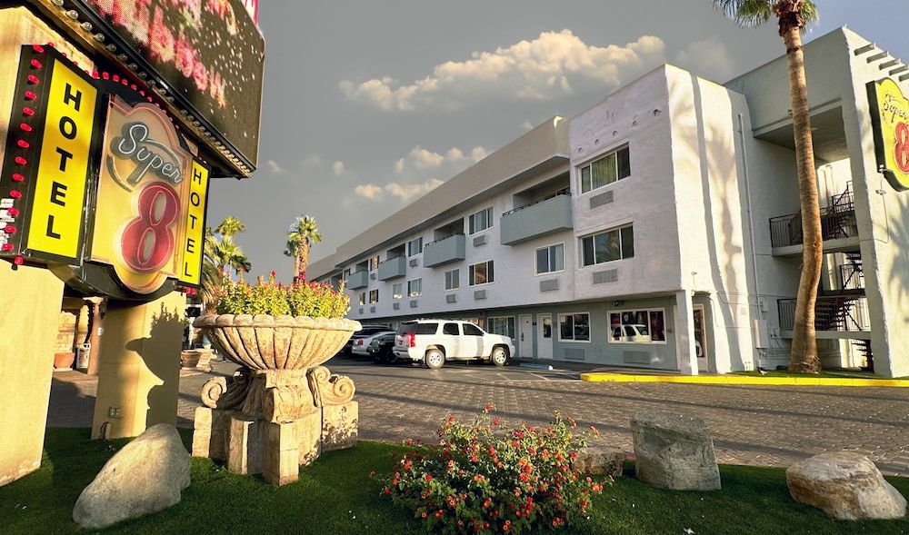 undefined Super 8 by Wyndham Las Vegas North Strip/Fremont St. Area 7