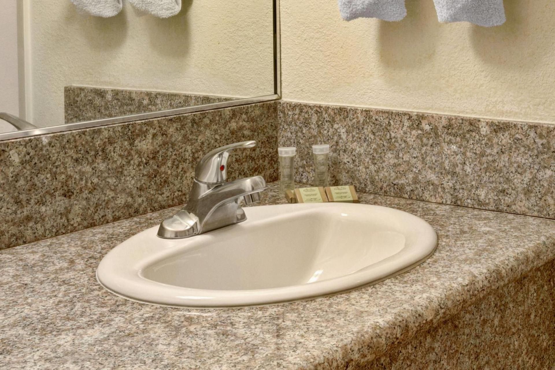 Queen Room with Roll-In Shower - Mobility Accessible/Non-Smoking