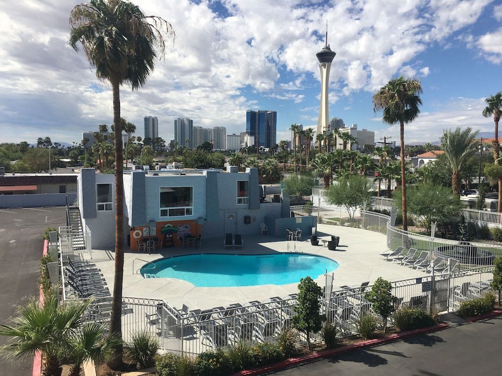 undefined Super 8 by Wyndham Las Vegas North Strip/Fremont St. Area 8