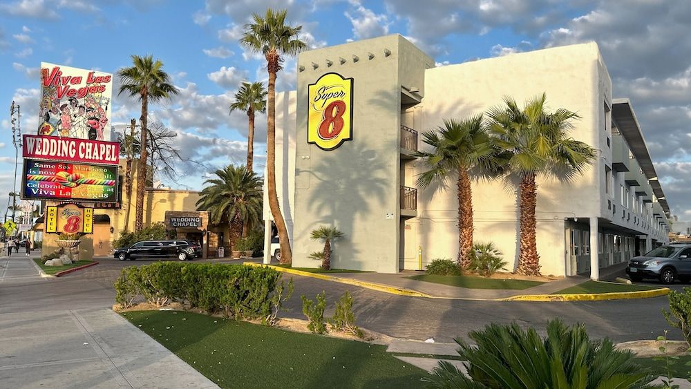 undefined Super 8 by Wyndham Las Vegas North Strip/Fremont St. Area 4