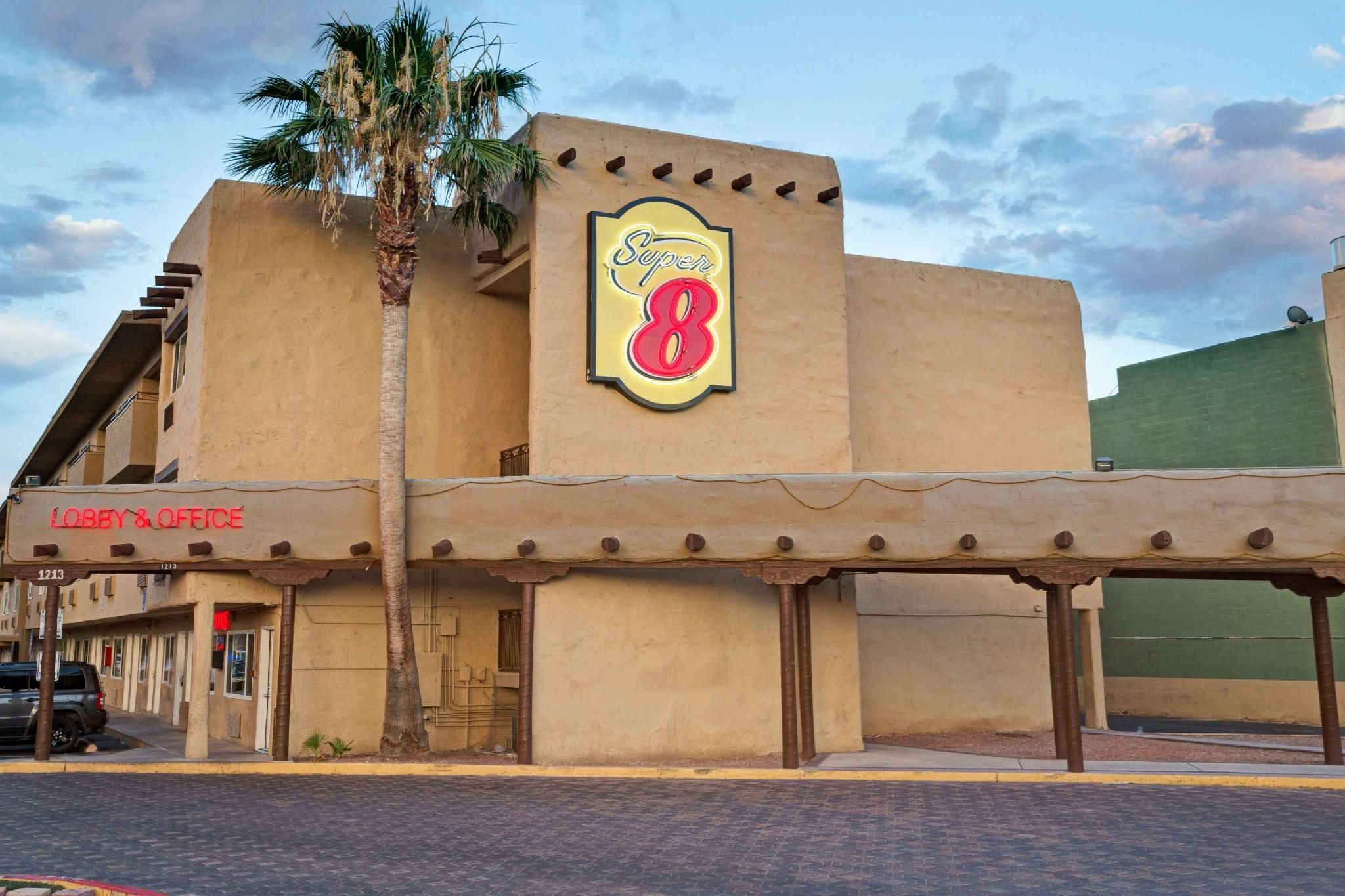 undefined Super 8 by Wyndham Las Vegas North Strip/Fremont St. Area 4