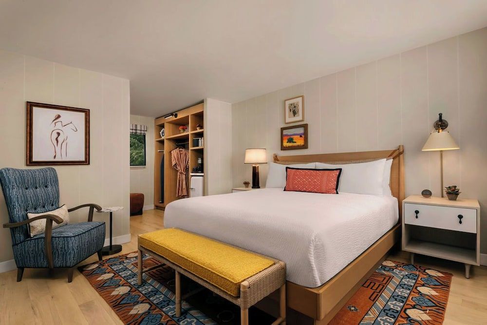 Paso Robles Inn Deluxe Room, 1 King Bed (Garden King) 2