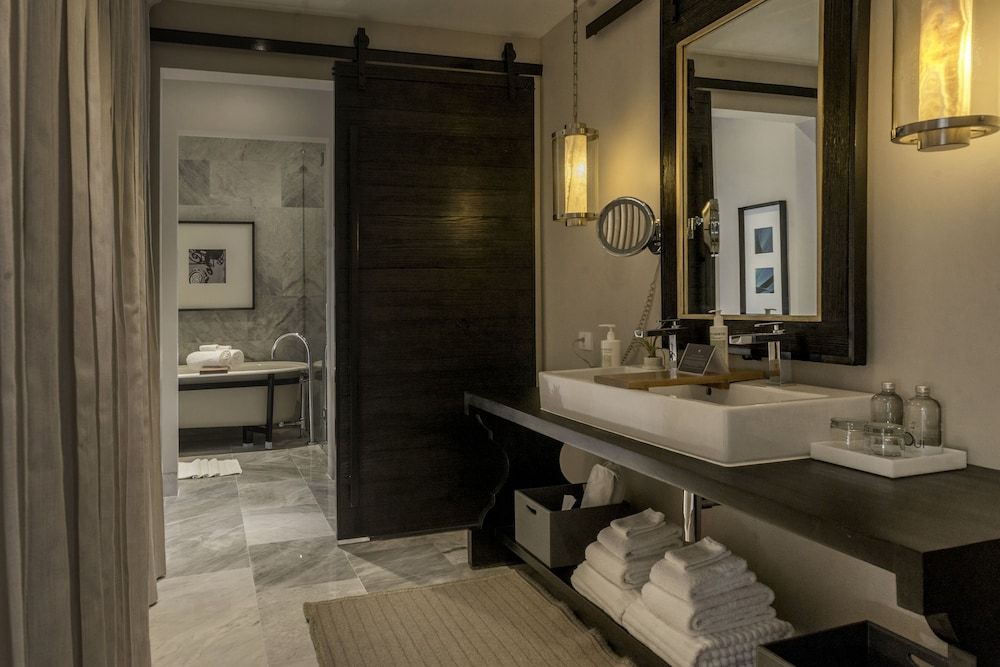 Suite (Owner, C)