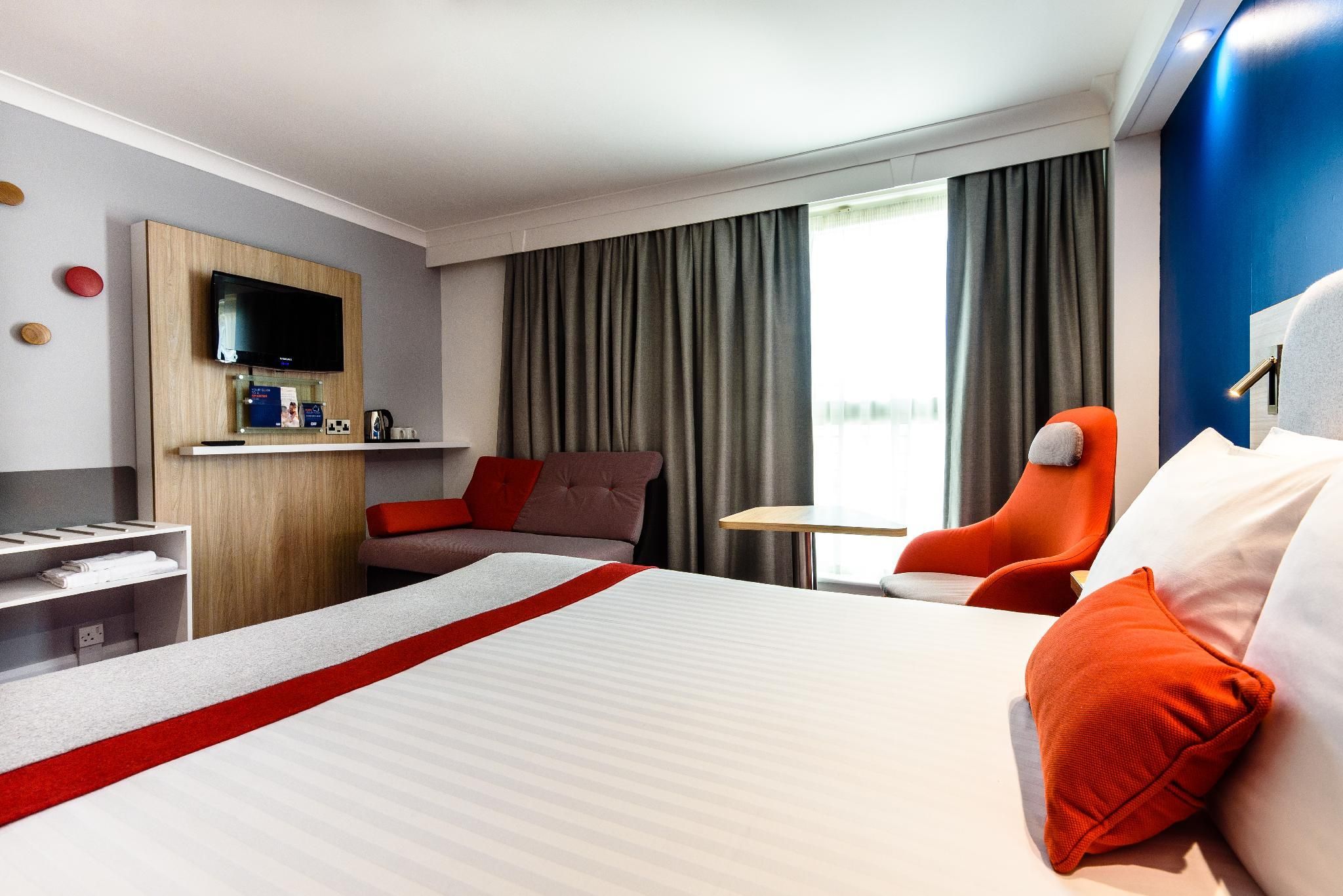 1 Double Standard Sofa Bed with Free Hot Breakfast