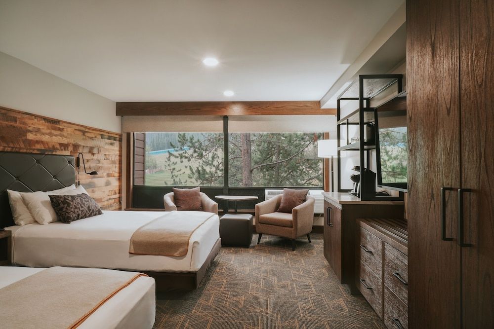Deluxe Room, 2 Queen Beds, Mountain View