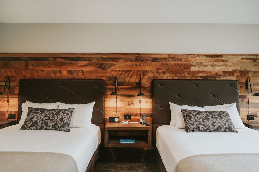 Deluxe Room, 2 Queen Beds, Mountain View