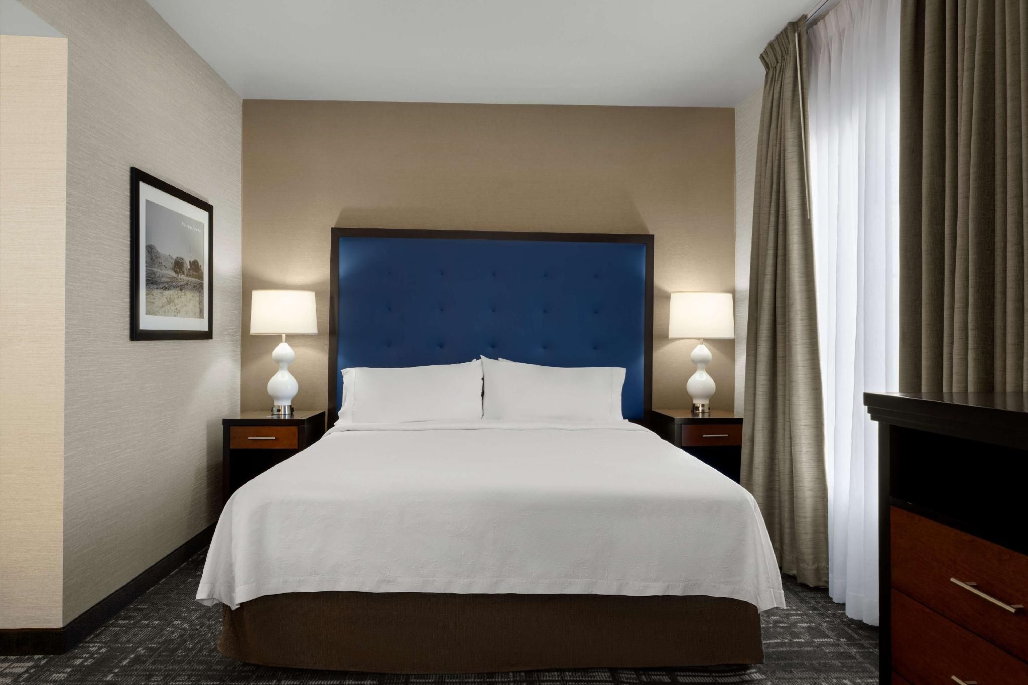 1 KING BED 1 BEDROOM SUITE NONSMOKING