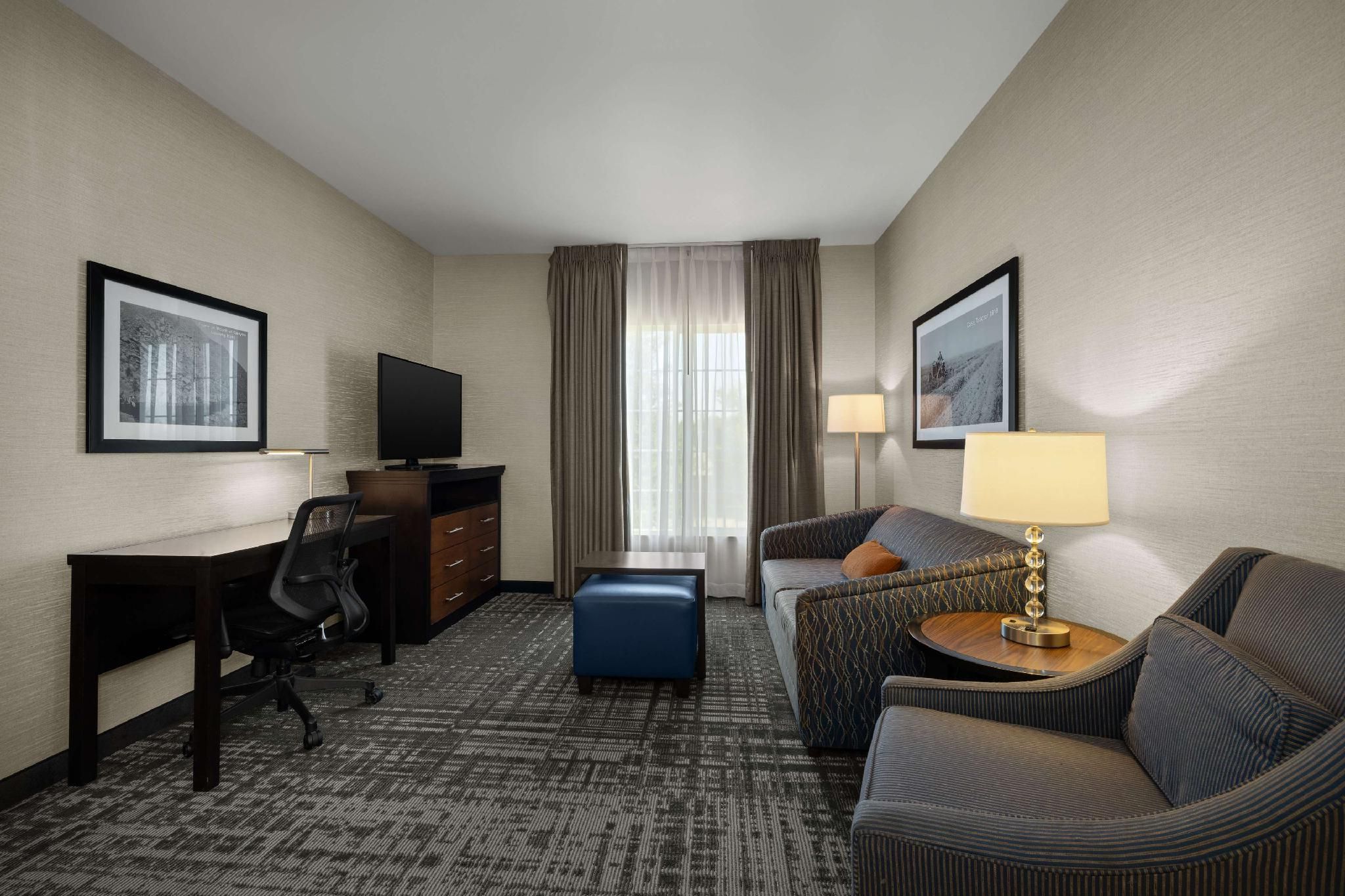 1 KING BED 1 BEDROOM SUITE NONSMOKING
