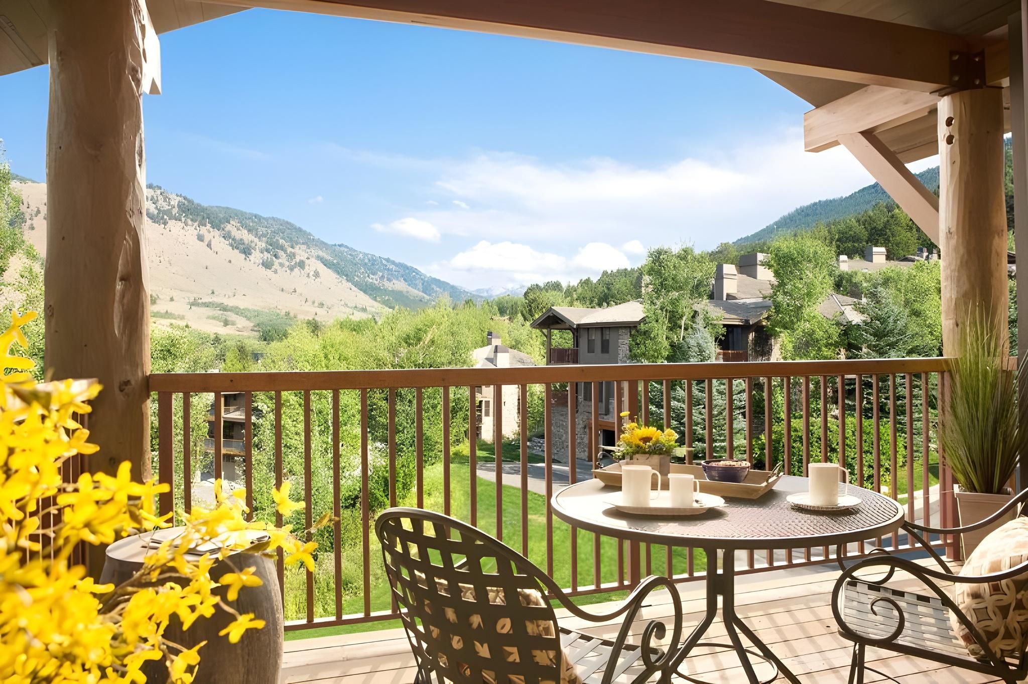 Luxury Condo One Bedroom Parlor Suite