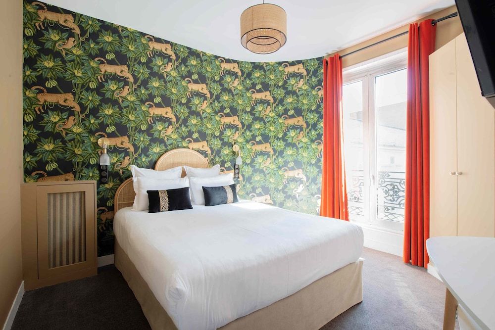 undefined Hotel des Batignolles 9