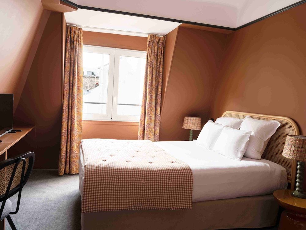 undefined Hotel des Batignolles 10