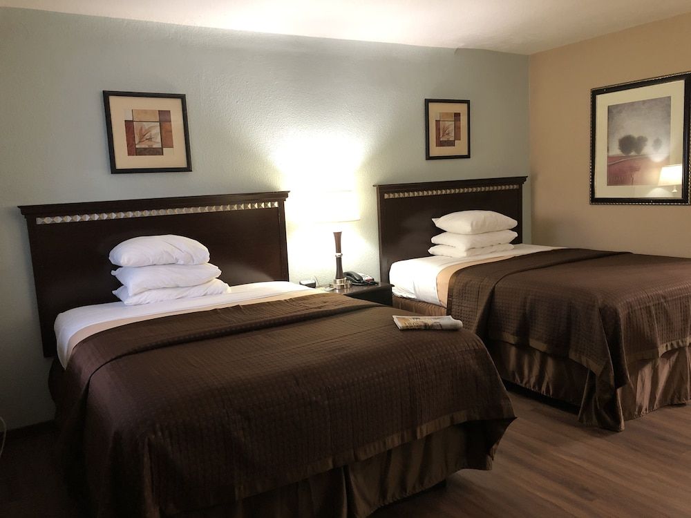 Valueinn Motel 2 Queen Beds, Non-Smoking Room 4