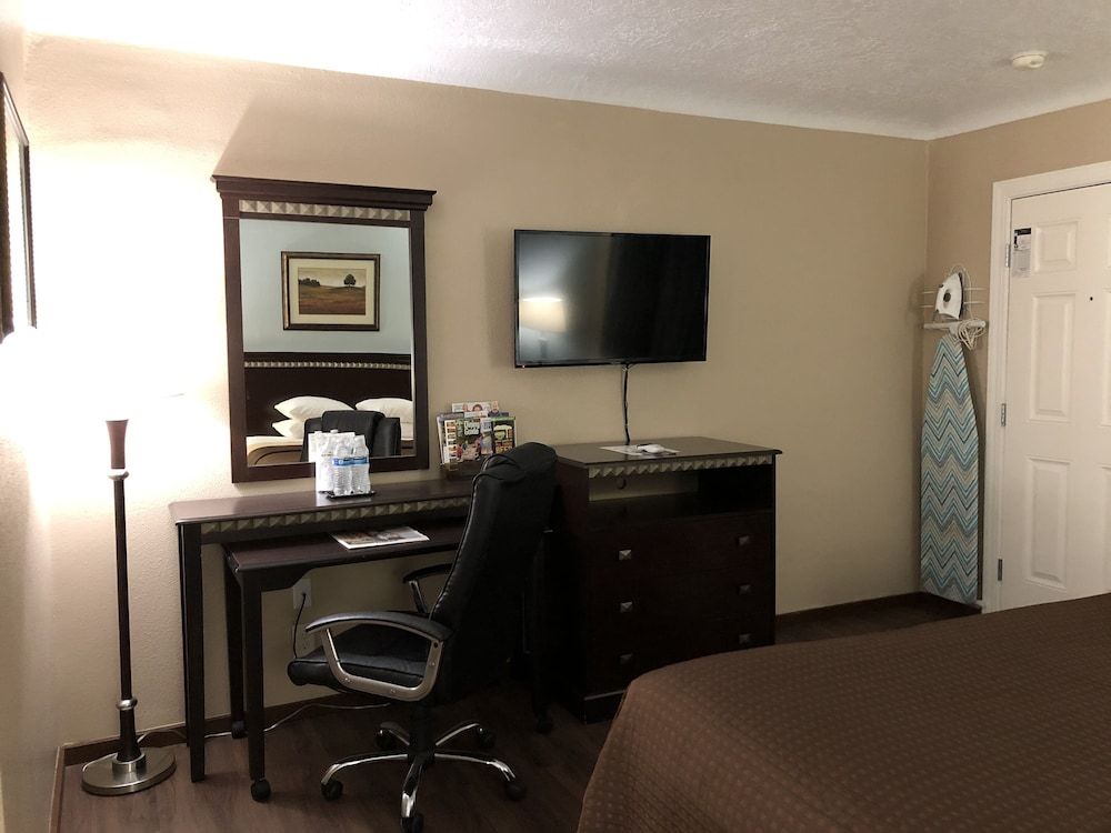 Valueinn Motel 1 King Bed, Non-Smoking Room 17