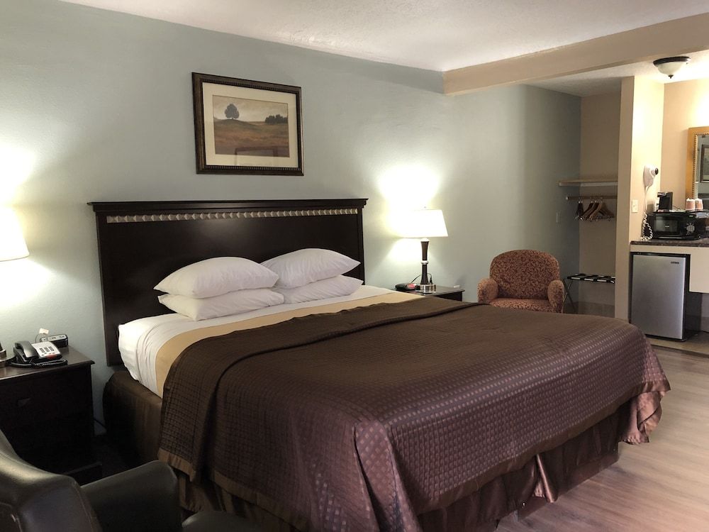 Valueinn Motel 1 King Bed, Non-Smoking Room 2