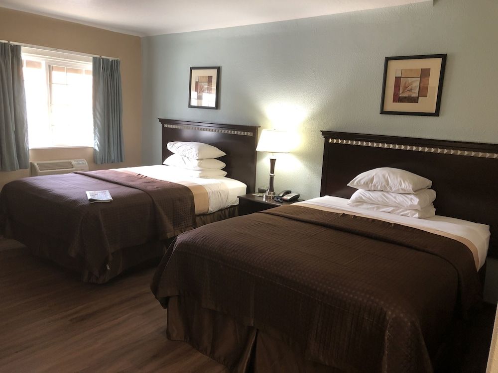 Valueinn Motel 2 Queen Beds, Non-Smoking Room 3