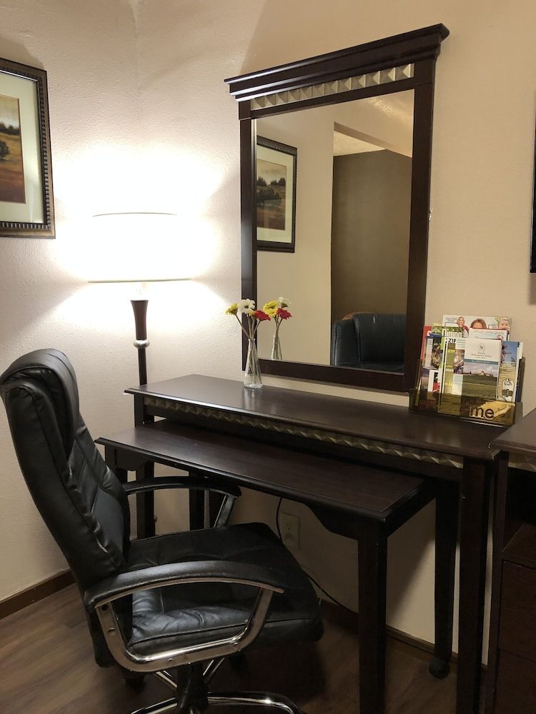 Valueinn Motel 1 King Bed, Non-Smoking Room 12