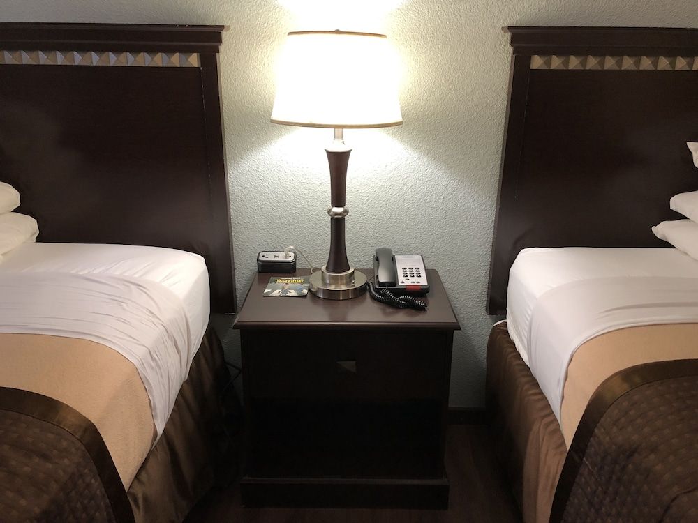 Valueinn Motel 2 Queen Beds, Non-Smoking Room