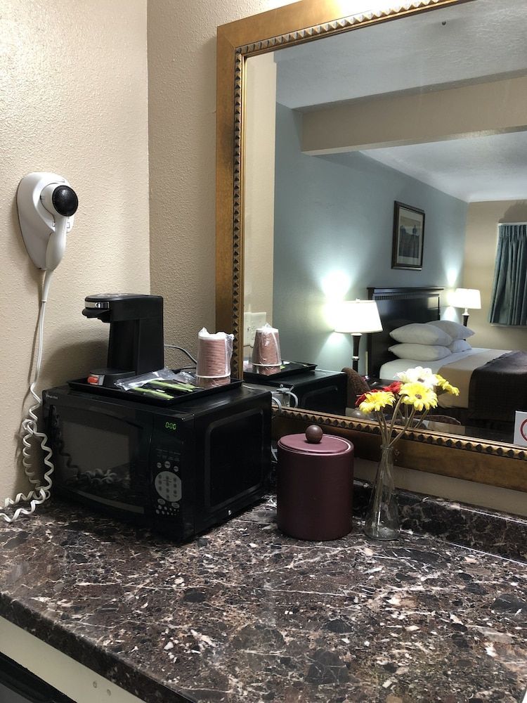 Valueinn Motel 1 King Bed, Non-Smoking Room 13