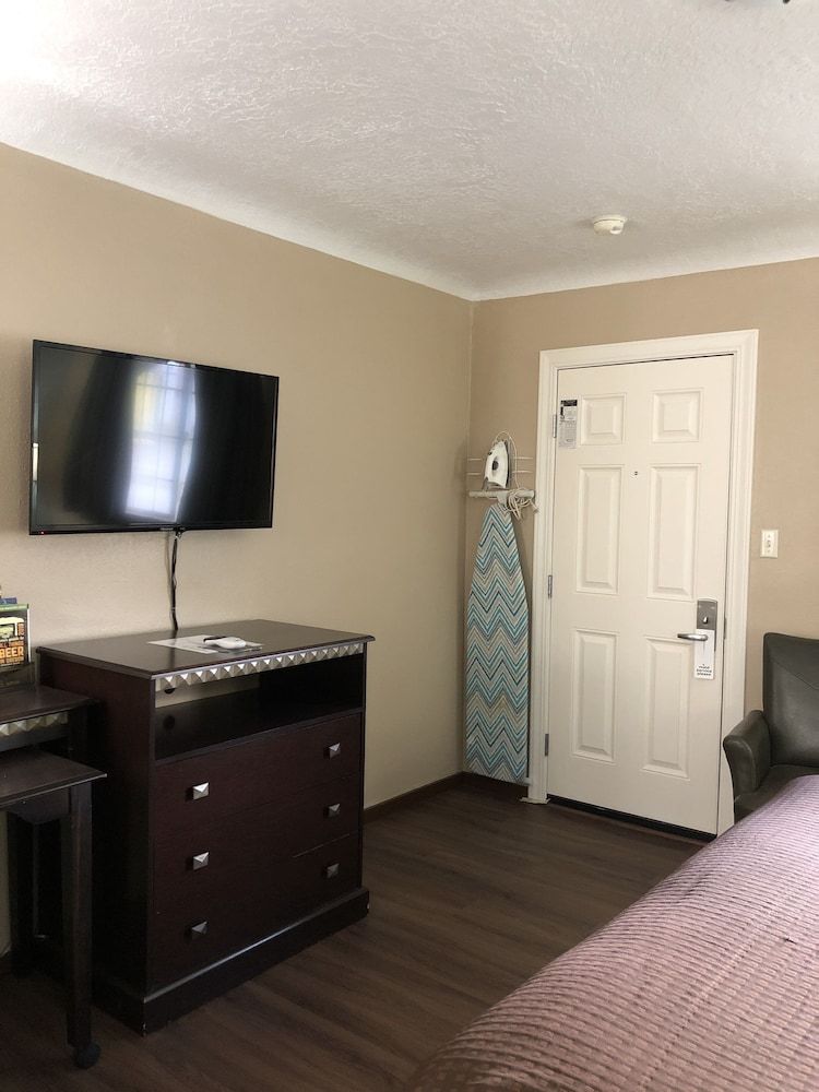 Valueinn Motel 1 King Bed, Non-Smoking Room 19