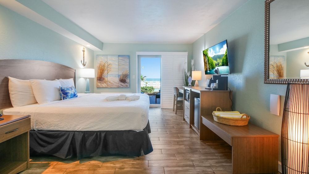 Room,1 King Bed, Oceanfront