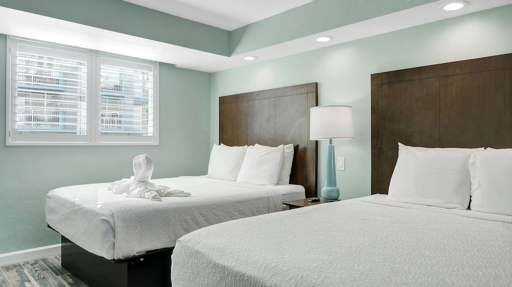 Standard Suite, 2 Queen Beds