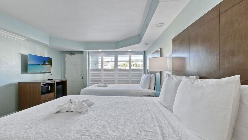 Room, 2 Queen Beds, City View