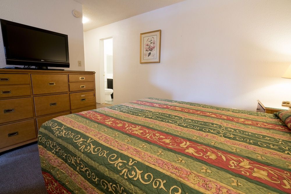 Seatac Inn Standard Room, 1 Queen Bed 2