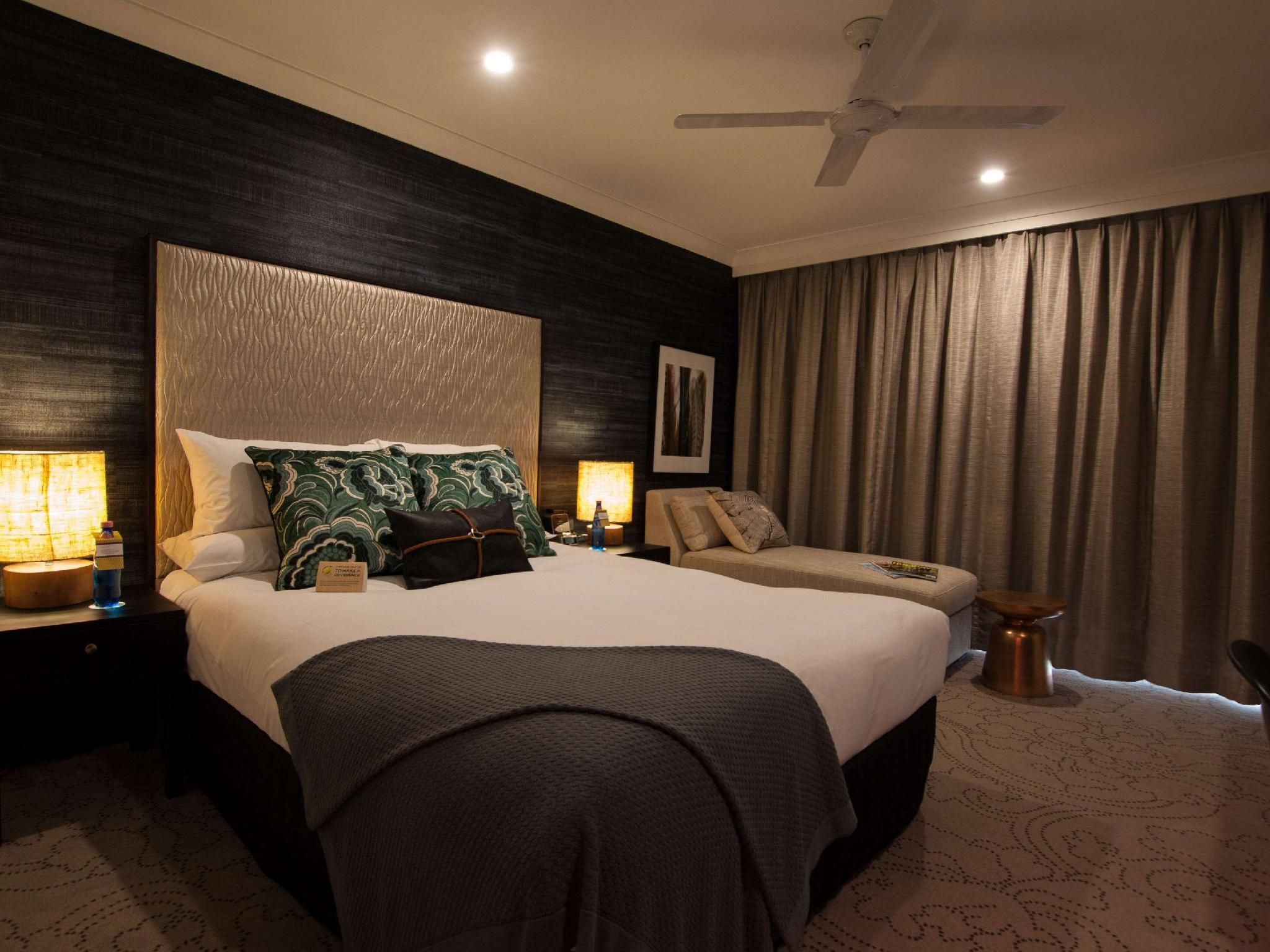 Privilege Room 1 Queen Bed With Mountain View