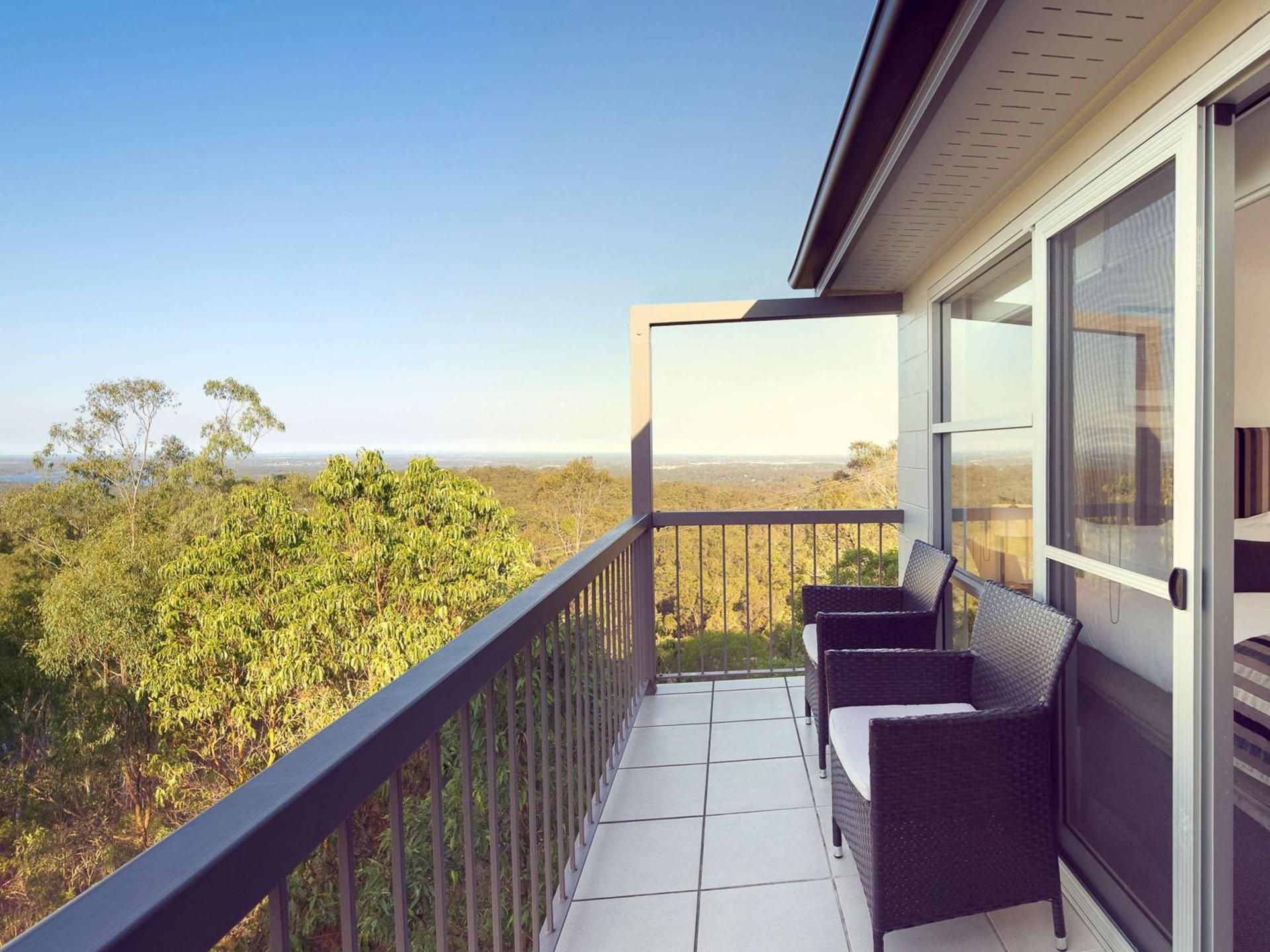 Deluxe Room 1 Queen Size Bed With Mountain View